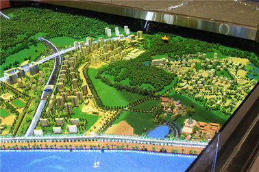 Modelo miniatura de la ciudad del gran escala para la base de madera de la placa del planeamiento urbano